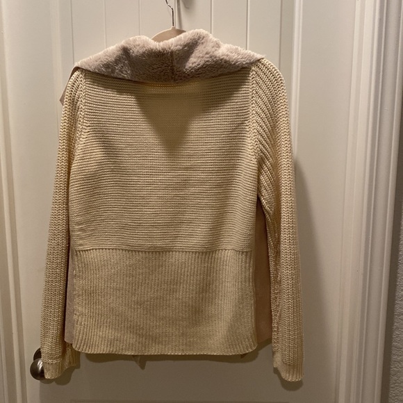 Adorable Stitch Fix sweater with sherpa collar - Picture 4 of 4